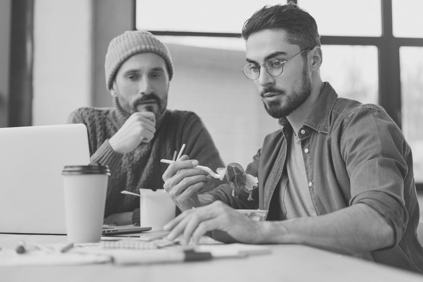 Sesión de trabajo en planificación financiera empresarial