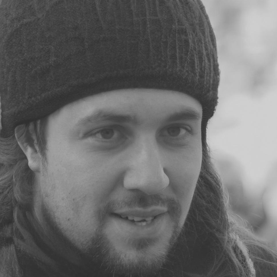 Retrato profesional de Leandro Domínguez