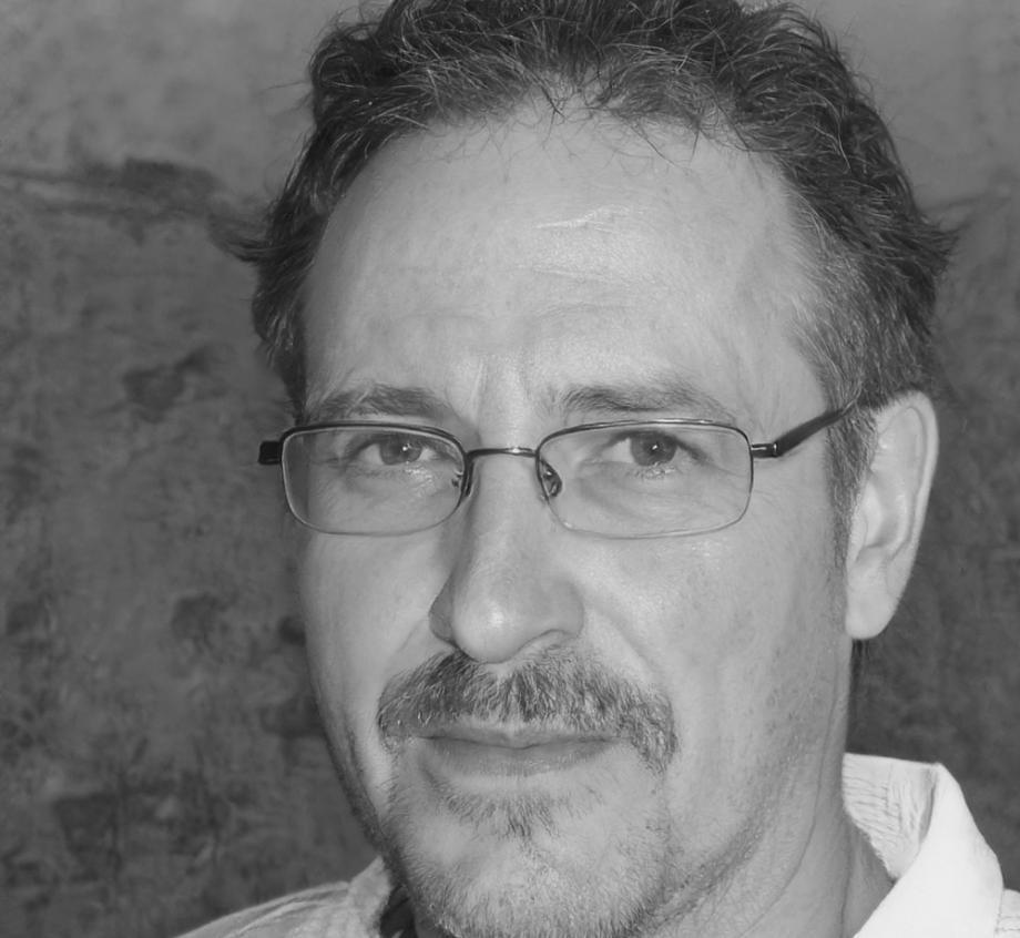 Retrato profesional de Urbano Cortés